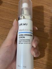 性膚質，但是因為面臨換季的問題偶爾會長痘痘