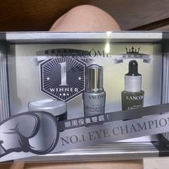 版推出了眼周保養雙霜禮盒組只要購買特定組合