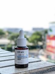 以即使是敏弱膚質或是術後保養都很適合精華液