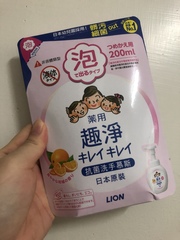 ，我把它倒在清O海的空瓶，倒完只有1/3滿