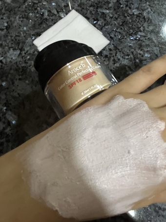 按壓出來後是偏白的粉色 按壓出來後是偏白的粉色