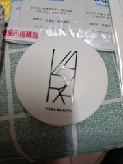 夢一場 - VARA BEAUTY 亮采持妝自動校色氣墊粉餅 使用心得圖片