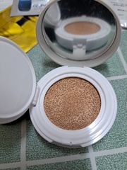 夢一場 - VARA BEAUTY 亮采持妝自動校色氣墊粉餅 使用心得圖片