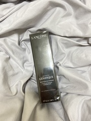 小罐試用瓶，但大瓶的空瓶被我丟了，所以沒有