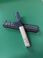 由於過敏的關係，從小黑眼圈就特別深，也是這