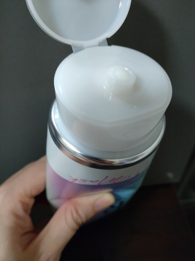 的香味本體是白色霜狀