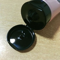 外加零星白髮，第一次染髮後，布丁頭的狀況就