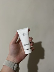 網友實驗室症候群在心得中提到極淨舒緩潔顏慕斯和洗卸旅行組有關 r提供我本次機會試用洗卸旅行組裡面除了潔顏