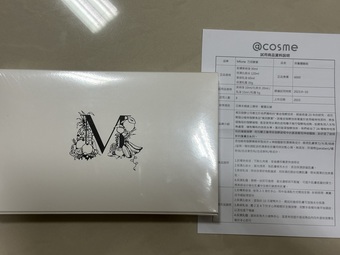這次試用的是保養精裝禮盒組。外包裝是很簡潔