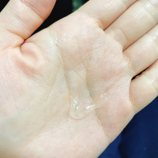 這款擠在手上是凝膠狀的