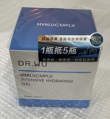 部出油，但妝容還帶點奶油肌感，亮亮的很好看