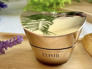 告代言人”Jolin蔡依林”又緊又澎的臉給