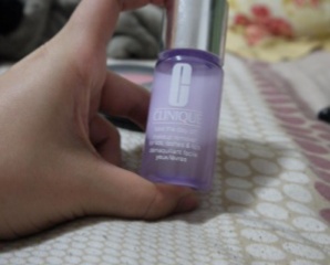 網友企鵝小時在心得中提到紫晶唇眸淨妝露 Take The Day Off Make Up Remover for Lids, Lashes & Lips和洗卸旅行組有關 蘭蔻啦~迪奧啦~很多旅行組那種容量,但是也