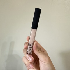 種，是屬於白皙粉膚色黑眼圈和淚溝的部分，真