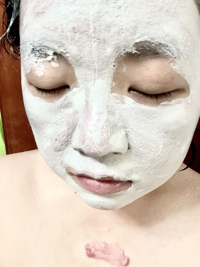 長粉刺的T字部位與下巴處去敷