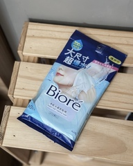 網友白日夢茶小姐在心得中提到淨粧水感卸粧棉和旅行包有關 卸粧棉僅需一包濕紙巾隨身包的重量,不佔空間