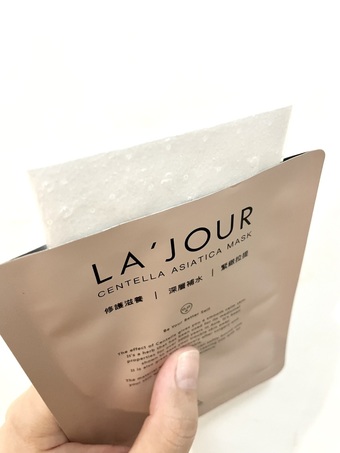 夠我第二天倒出來當精華液使用