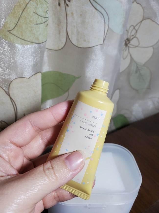 imgimgimgimg在orbis官網購買的組合商品容量有g外出旅遊攜帶方便臉和身體都可使用因為這款沒有潤色效果所以不需搭配卸妝乳直接用洗面乳清洗即可淡淡的香味在使用這款防曬前我會先用化妝水和精華液避免乳液+防曬乳導致臉部更油吸收效果還不錯不會悶在肌膚謝謝收看