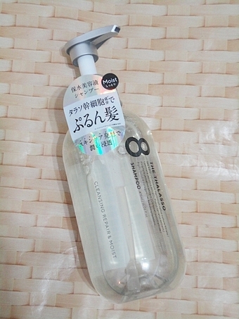 imgimg洗髮精本身是個偏濃郁的花香調但洗完之後幾乎沒有味道了透明微濃稠的質地加水很好起泡泡泡是屬於細緻的上頭髮搓揉之後的泡泡更豐富用水邊沖洗的時候可以感覺到髮絲是柔順的不會有過度清潔讓髮絲有乾澀感而且很好沖淨imgimgimgimgimgimg以我的髮質來說若只單用洗髮精吹整之後的頭髮保水度感覺還不錯就像有用了潤髮產品一樣細軟髮的髮根還是有一定的澎鬆感而且感覺頭皮很乾淨冬天有時候太乾燥髮中到髮尾也不會產生靜電單用的效果呈現的很好不會讓頭髮糾結難梳理搭配同系列的潤髮乳及護髮油效果很加分imgimgimgimg imgimg洗髮精本身是個偏濃郁的花香調但洗完之後幾乎沒有味道了透明微濃稠的質地加水很好起泡泡泡是屬於細緻的上頭髮搓揉之後的泡泡更豐富用水邊沖洗的時候可以感覺到髮絲是柔順的不會有過度清潔讓髮絲有乾澀感而且很好沖淨imgimgimgimgimgimg以我的髮質來說若只單用洗髮精吹整之後的頭髮保水度感覺還不錯就像有用了潤髮產品一樣細軟髮的髮根還是有一定的澎鬆感而且感覺頭皮很乾淨冬天有時候太乾燥髮中到髮尾也不會產生靜電單用的效果呈現的很好不會讓頭髮糾結難梳理搭配同系列的潤髮乳及護髮油效果很加分imgimgimgimg