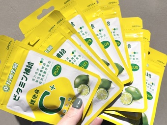 就是大罐的玻璃瓶一次買好幾瓶