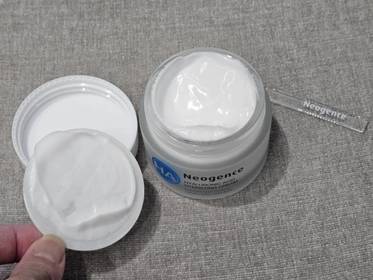 錢妃 - Neogence 霓淨思 玻尿酸保濕水平衡潤澤霜 使用心得圖片