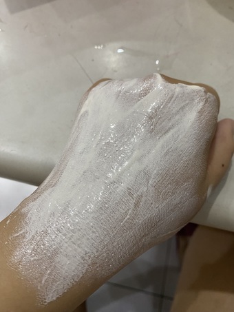 g質地是濃稠的白色的泥