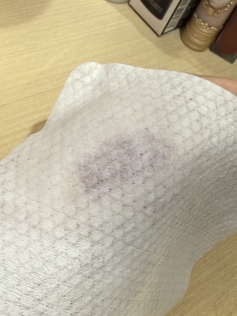 img把化妝棉浸濕 img把化妝棉浸濕