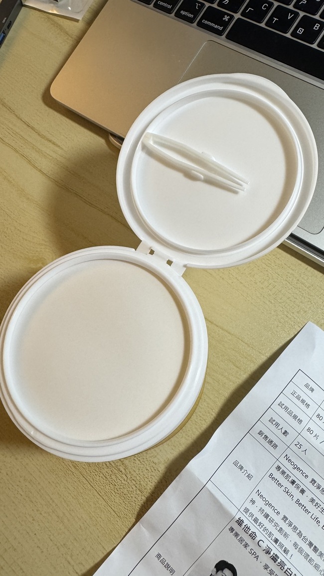 塑膠但是霧面的不沾指紋 塑膠但是霧面的不沾指紋