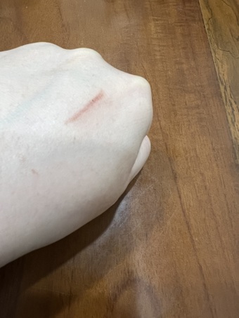 手背上搓幾下顏色就掉了大半