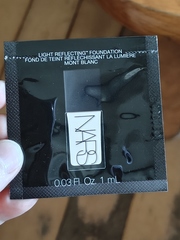 上官雨墨 - NARS 裸光肌萃粉底精華 使用心得圖片