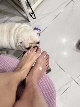塗完單腳按摩完看了很順眼