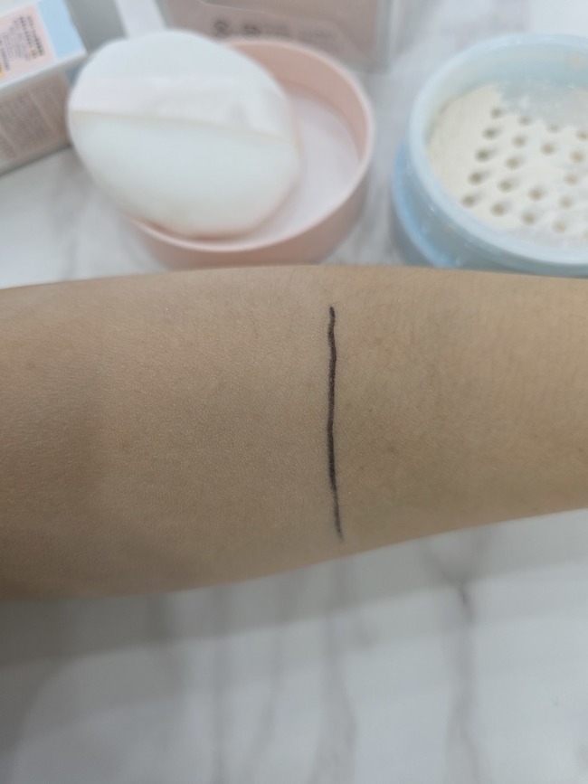 img粉質很細膩不厚重 img粉質很細膩不厚重