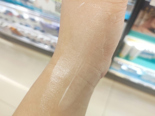 它的延展性很好一點點就夠塗了