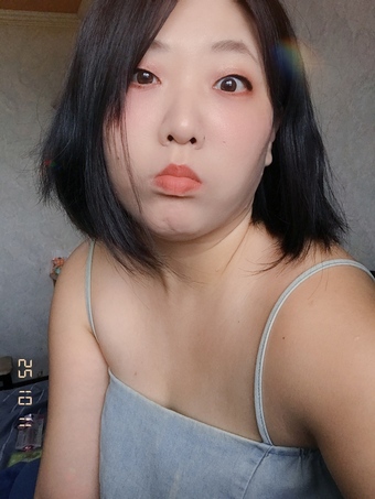 反正整個妝感像這樣