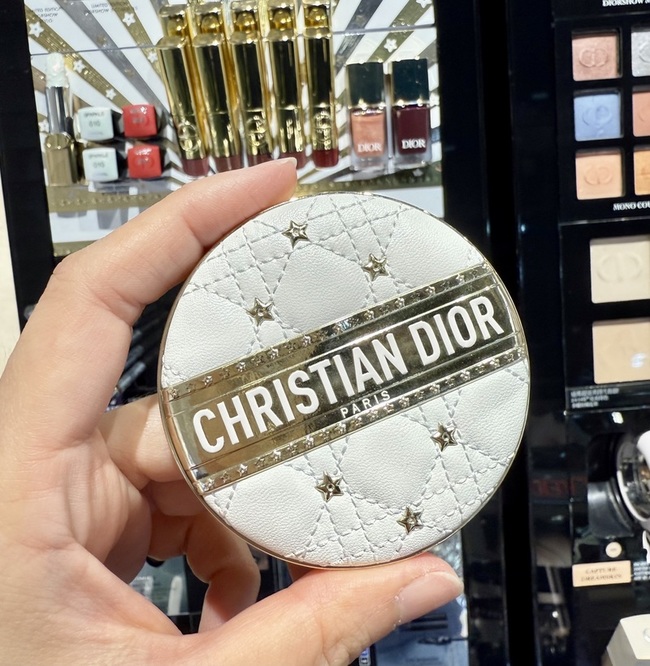 官網也只剩不是熱賣色的顏色