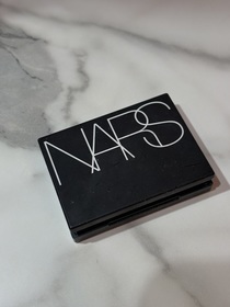步美久美子 - NARS 裸光蜜粉餅 使用心得圖片