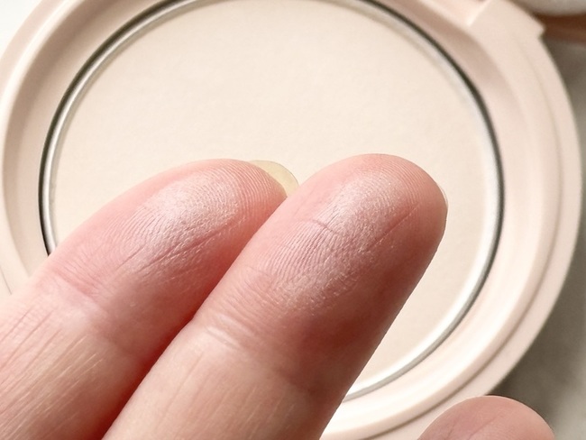 粉膚色但刷臉上沒呈現什麼色彩 粉膚色但刷臉上沒呈現什麼色彩