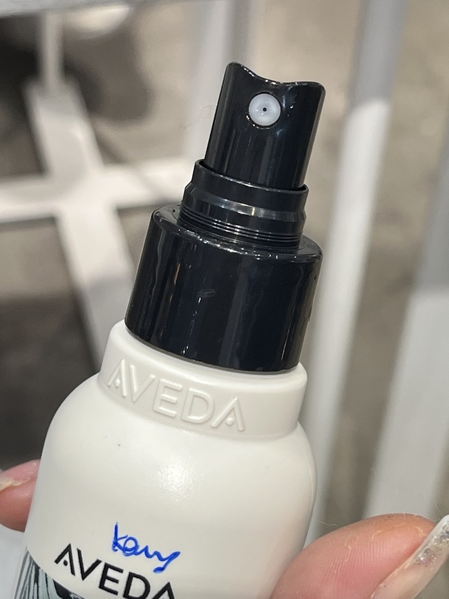 上揉開再間接塗上頭髮會更自然