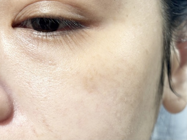 還是像一般先擠在手上再抹臉上