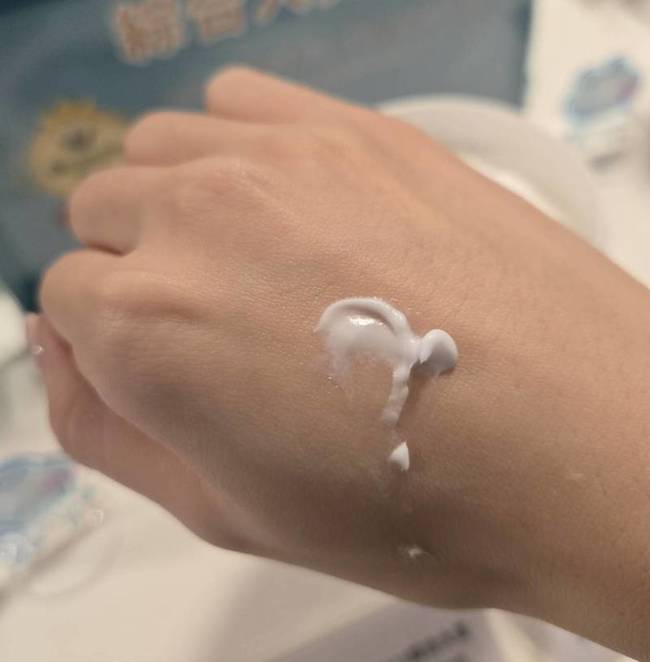 如下像霜淇淋隨著膚溫好化開