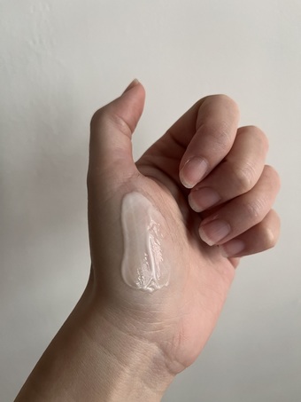 膚上的是不黏膩的潤澤及保濕感