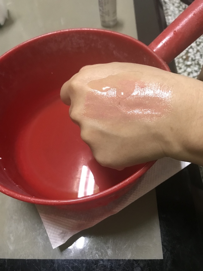 最後以洗面乳把臉洗乾淨