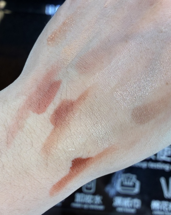 霧面但其實它是有緞面光澤的