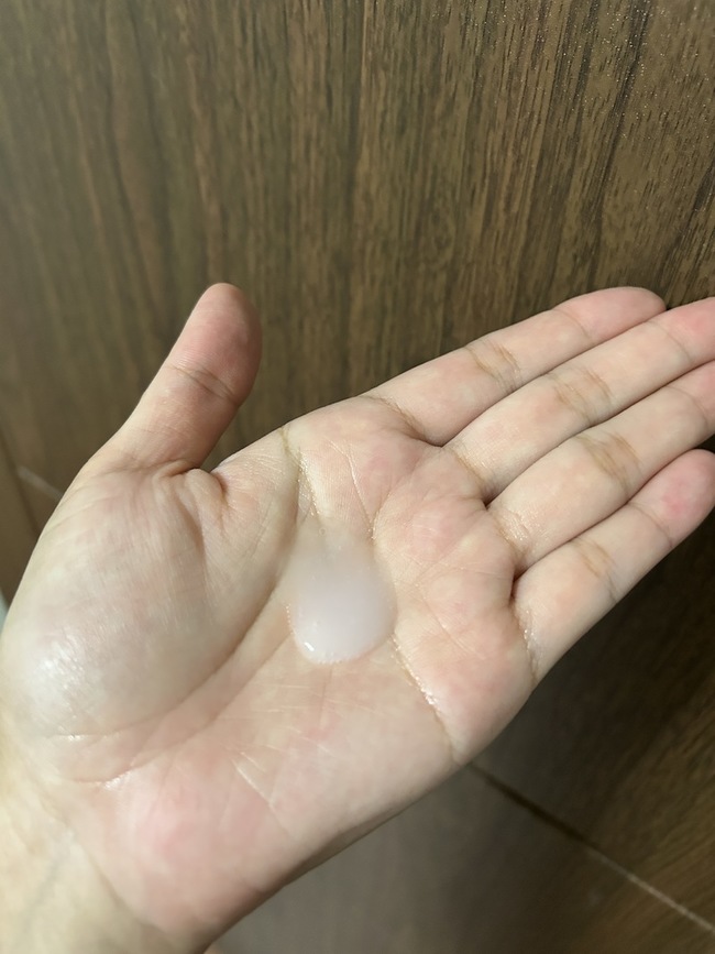 裝般滑嫩光澤肌膚的精華液