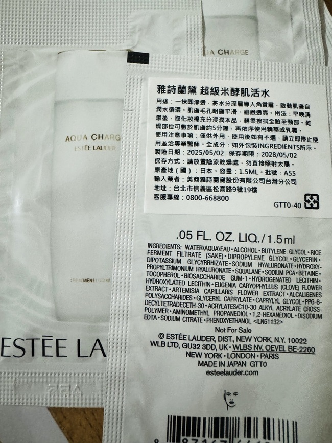 imgimgimgimg昨天已經去領用了五包水五包霜水用了兩包了好用imgimg好用的原因味道不是花香但不會不好聞延展性好用化妝棉擦拭來回擦拭不會顯乾還是很保濕我是早晚用預計兩天半就用完使用兩天半無法看出完整美白的功效但光是價錢我覺得我可以變成會員在百貨櫃姐對我很好也有給我精華液使用但用在手上跟臉上有差別試用後我是決定要去買水跟精華了💕