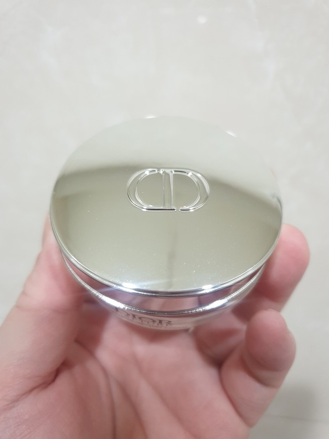 身蓋子上有經典logo 身蓋子上有經典logo