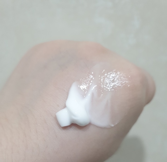 凝霜狀質地無流動性無香味