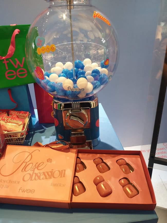 是玫瑰心動鎖色唇露色一套😍