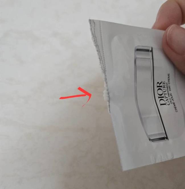 img內容物從中間擠出