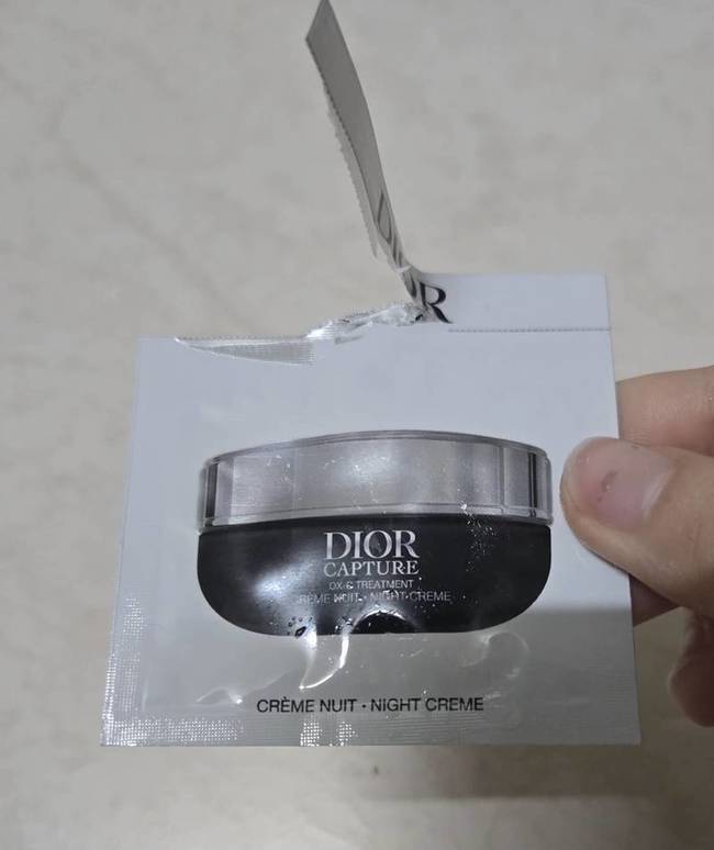 包裝上有虛線沿著撕開